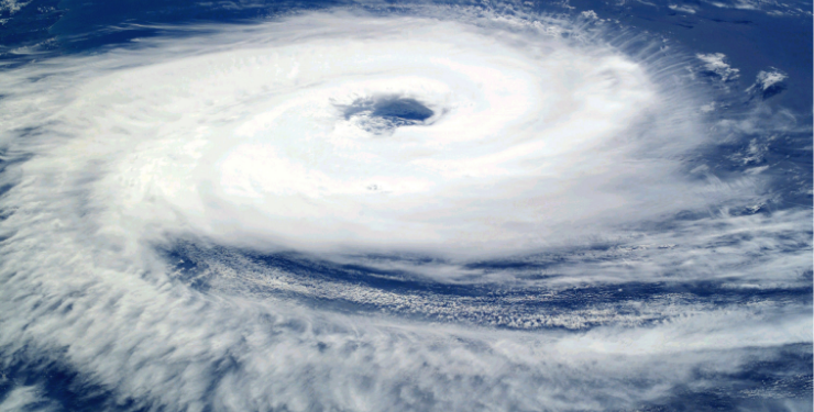 台風の目を上空から見た航空写真