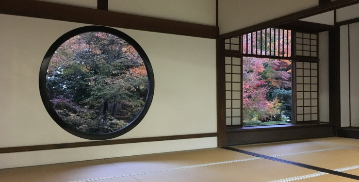 日本の伝統的な土壁である聚楽壁をしようした和風の部屋