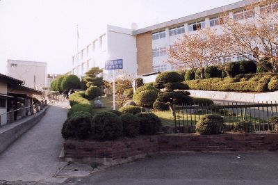 熊野町立熊野中学校　約1,650ｍ（徒歩21分）